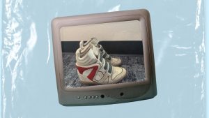 OPINION: Wedge sneakers and baggy jeans — are they back in style?